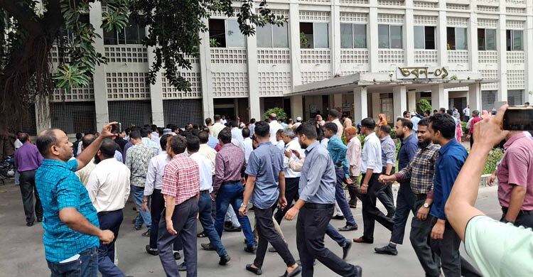 Secretariat staff continue protest over amended ordinance