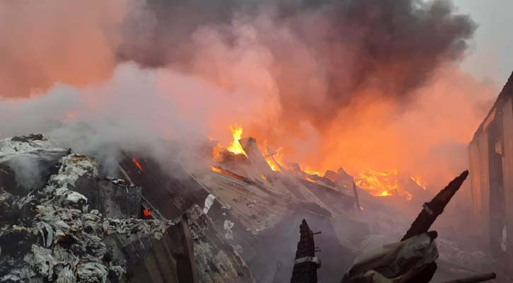 Fire at Gazipur jhut warehouse, six units deployed