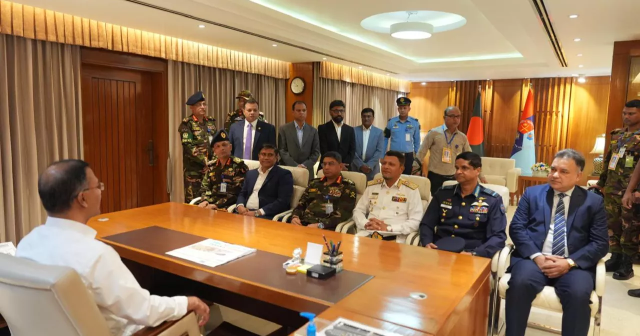 PM attends office at Armed Forces Division for first time